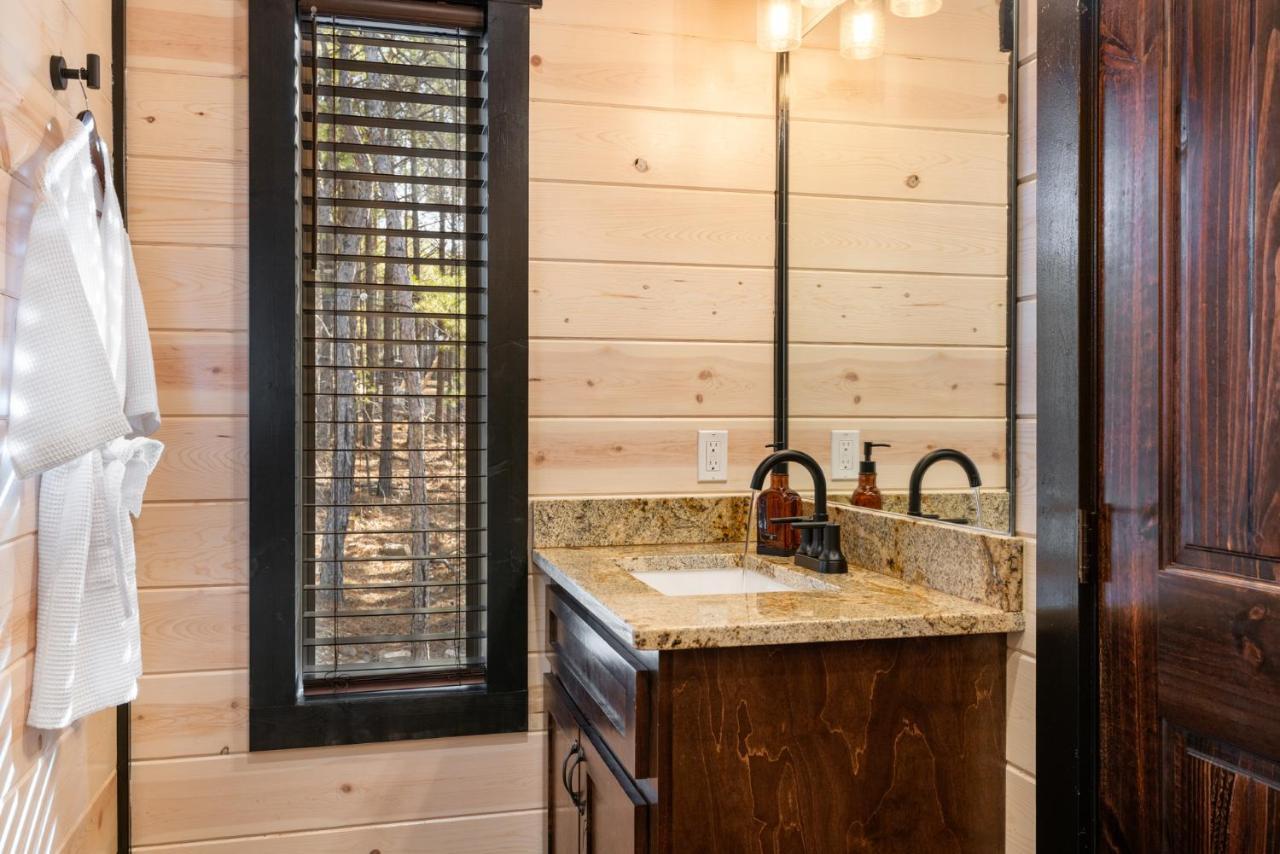 New Luxury Cabin, Hot Tub, Forest Views,Hotel Style Amenities Broken Bow Luaran gambar